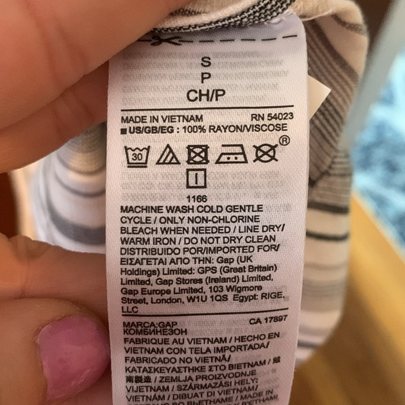 Gray and white striped gap sleeveless jumpsuit with tie belt and wide legs 😍😍 - Picture 12 of 14